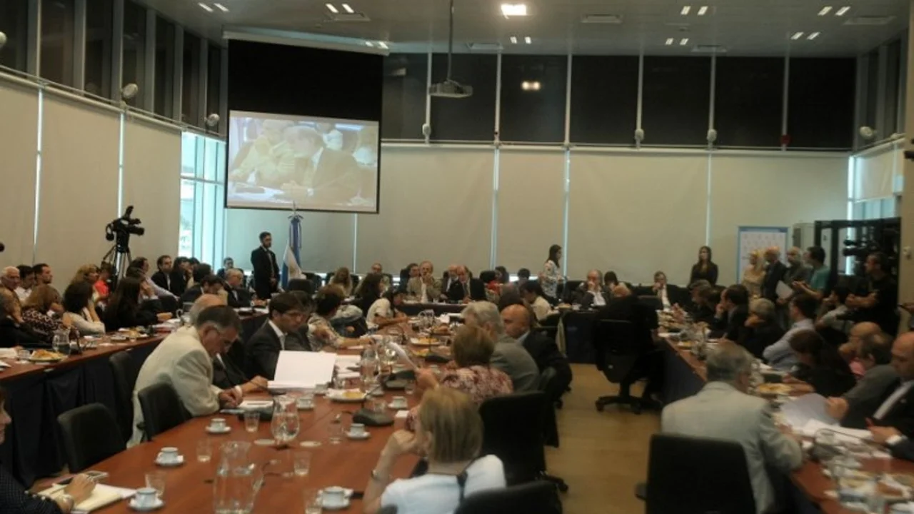 Cumbre para evitar que se caiga la sesión por el pago a los buitres
