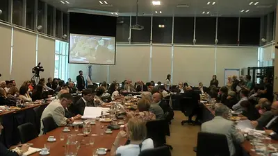Cumbre para evitar que se caiga la sesión por el pago a los buitres Cumbre para evitar que se caiga la sesión por el pago a los buitres