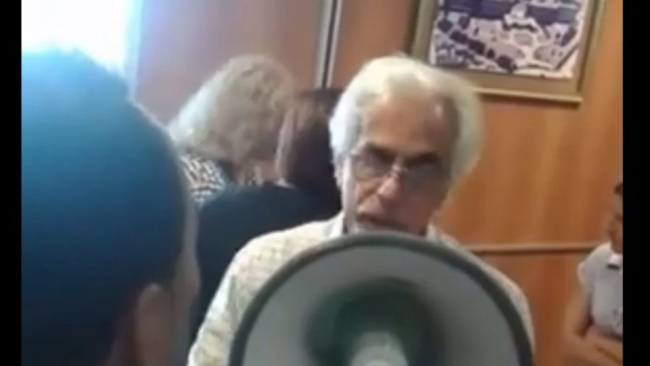 Denuncian que un director del Posadas busca contratar a su propia empresa