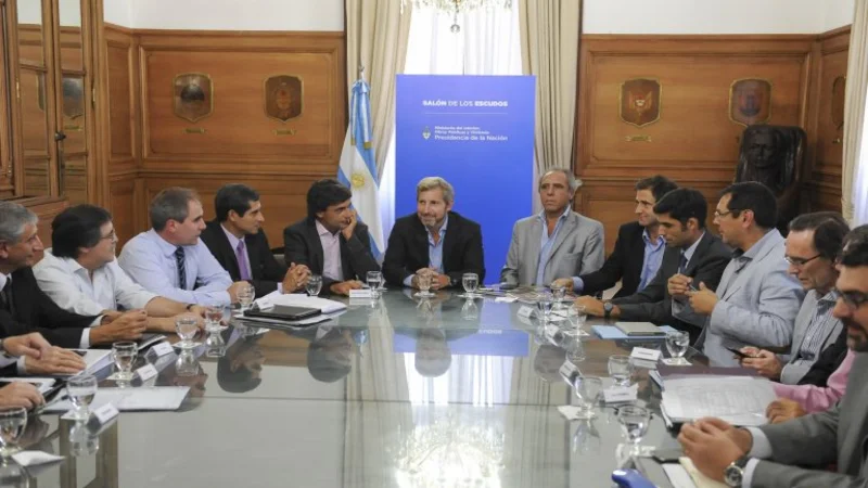 Frigerio dio detalles de la propuesta para devolver la coparticipación