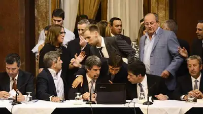 Fuertes cruces en el Senado por el acuerdo con los fondos buitre Fuertes cruces en el Senado por el acuerdo con los fondos buitre