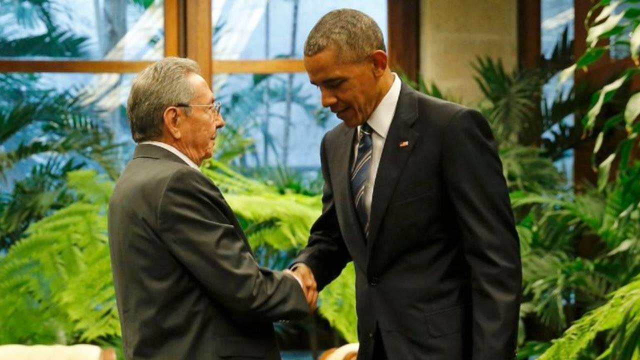 Histórica reunión entre Obama y Raúl Castro