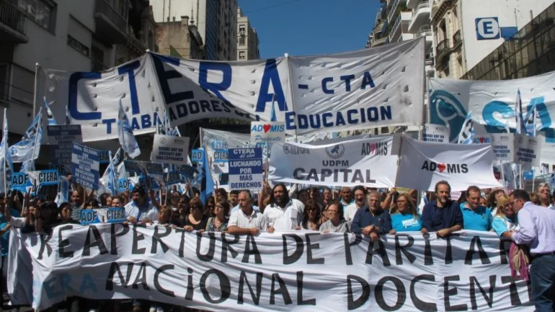 Docentes amenazan con un paro nacional para el 4 de abril