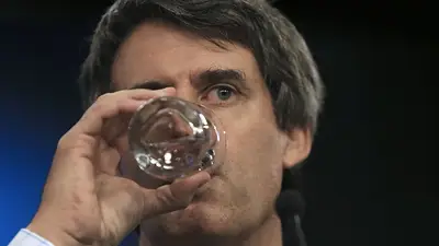 Prat Gay defendió el "ajuste gradual" para reducir el déficit fiscal Prat Gay defendió el "ajuste gradual" para reducir el déficit fiscal