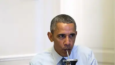Burlas en las redes con la historia del argentino que cebó un mate a Obama Burlas en las redes con la historia del argentino que cebó un mate a Obama