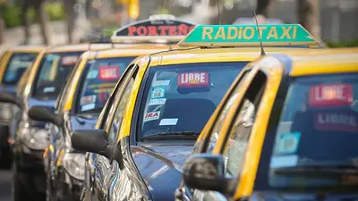 Taxistas protestan en Capital Federal contra Uber y Cabify Taxistas protestan en Capital Federal contra Uber y Cabify