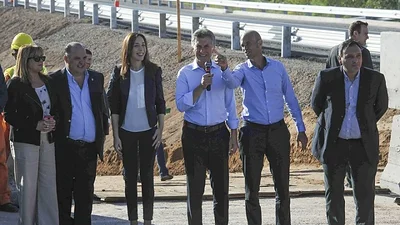 Macri promete "duplicar en cuatro años las autopistas" Macri promete "duplicar en cuatro años las autopistas"