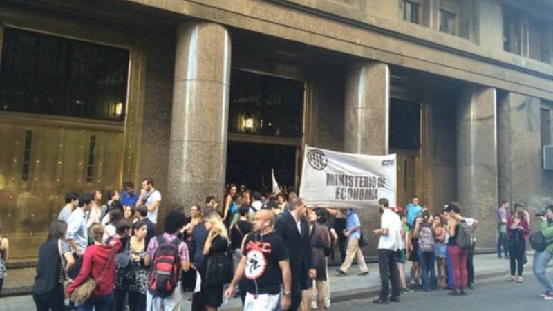 El día D de los trabajadores: los despidos empezaron en Economía