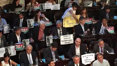 La réplica de la oposición a Massot: qué dicen los carteles contra Macri La réplica de la oposición a Massot: qué dicen los carteles contra Macri