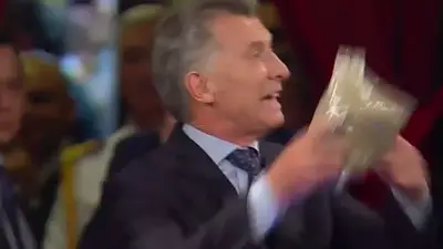 Macri no advirtió que tenía el micrófono abierto y descalificó a una diputada Macri no advirtió que tenía el micrófono abierto y descalificó a una diputada
