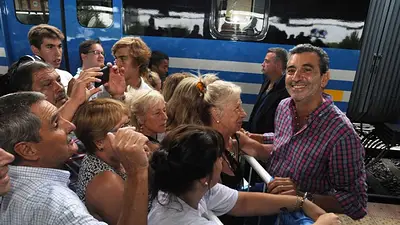 ¿Vuelve Randazzo? Se mostró con trabajadores ferroviarios ¿Vuelve Randazzo? Se mostró con trabajadores ferroviarios