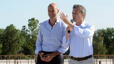 El incómodo blooper que protagonizaron Macri y Dietrich en plena conferencia El incómodo blooper que protagonizaron Macri y Dietrich en plena conferencia
