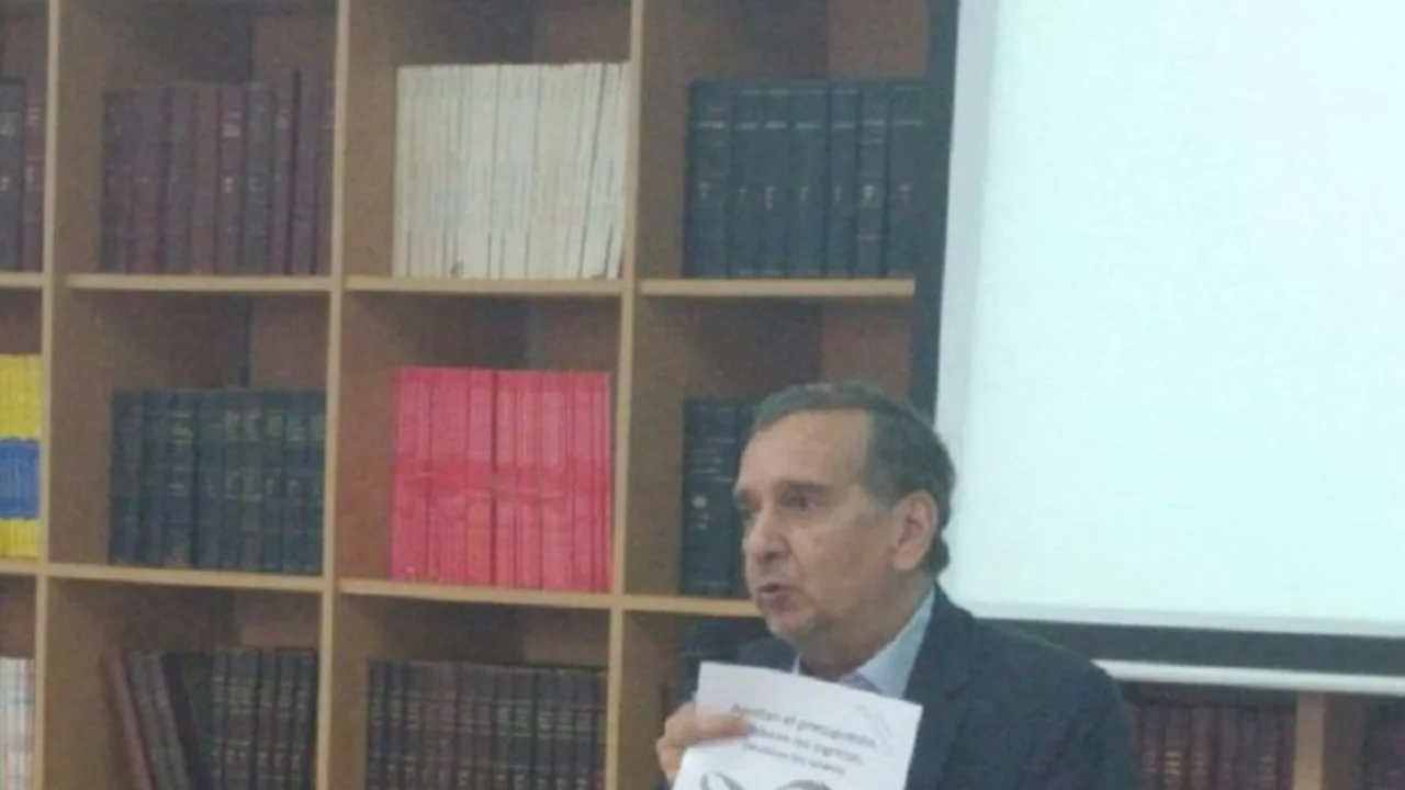 Barañao fue a dar una charla y no vio lo que tenía el papel de sus preguntas