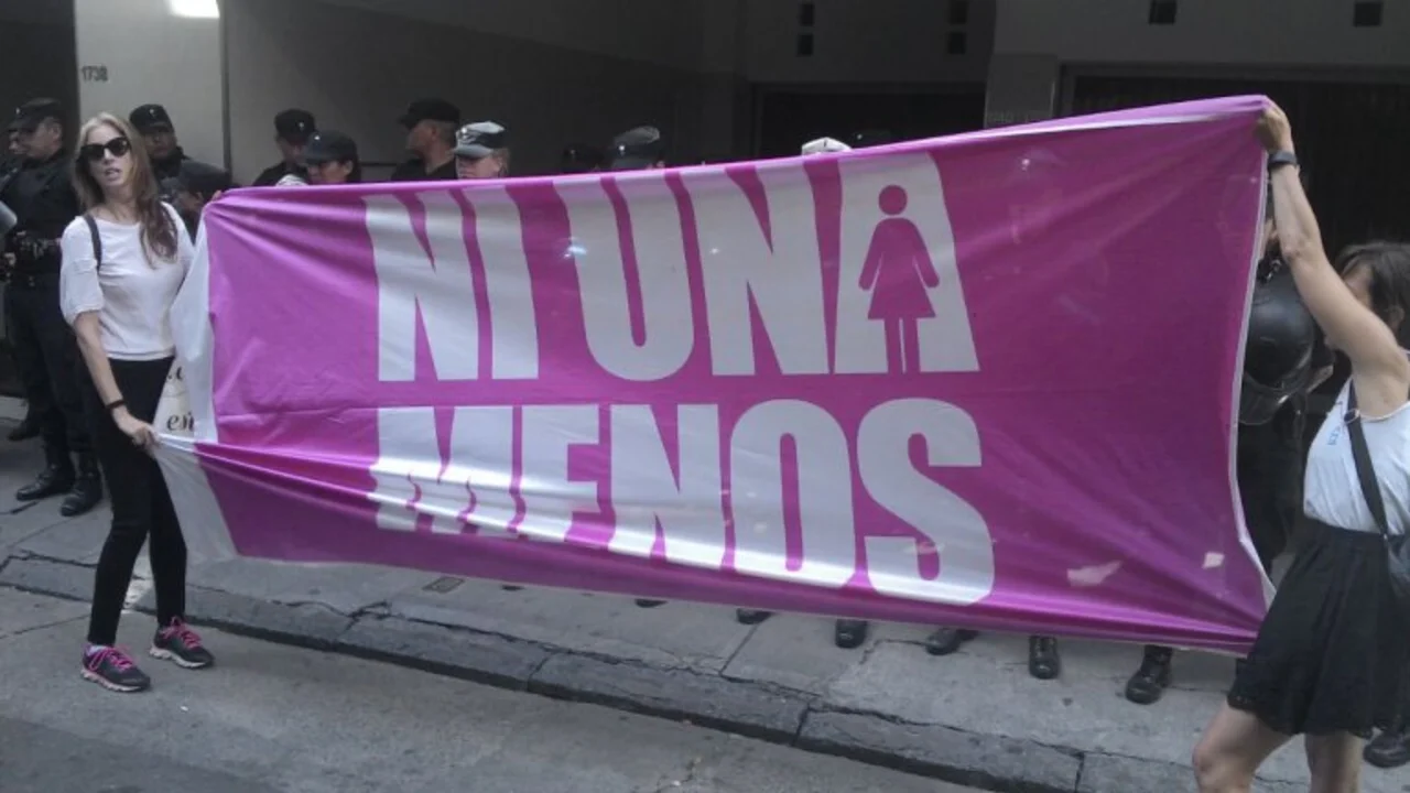 Detuvieron a seis mujeres por hacer pintadas en favor del #NiUnaMenos