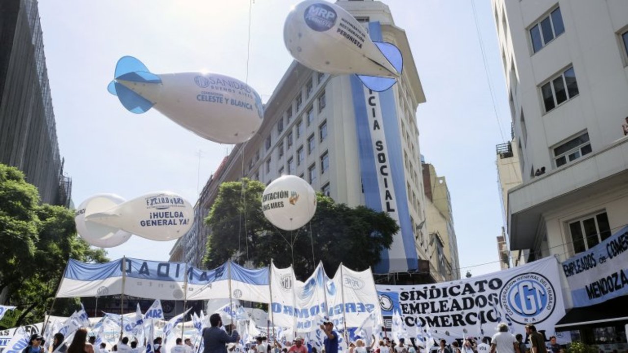 Marcha de la CGT: la movilización es masiva y se siente en las calles de la Ciudad