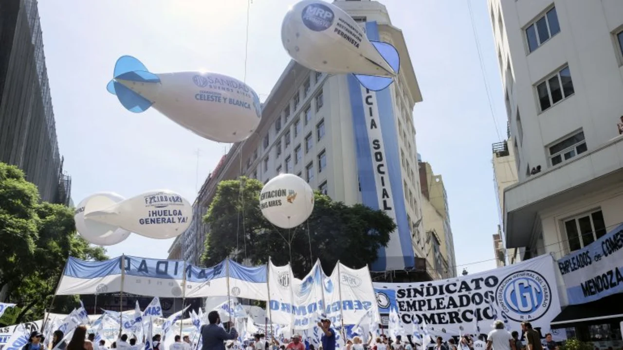 Marcha de la CGT: la movilización es masiva y se siente en las calles de la Ciudad