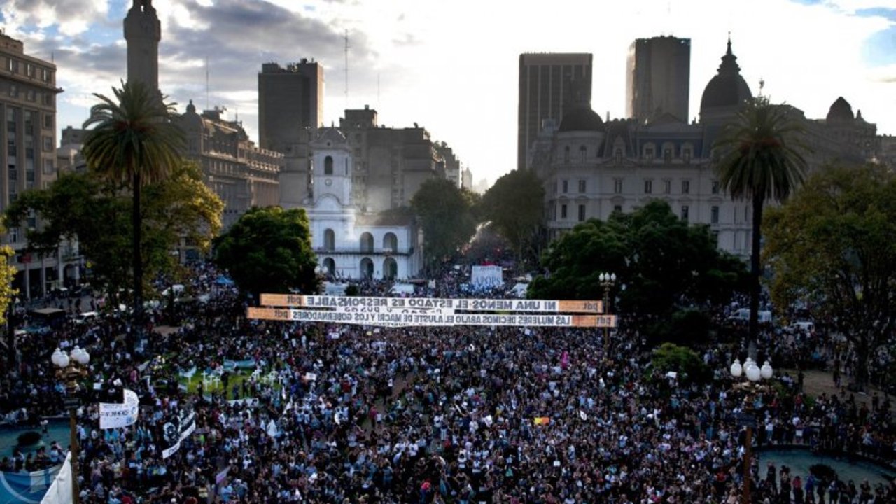 Miles de mujeres colmaron la Ciudad para reclamar medidas contra los femicidos
