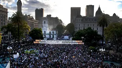 Miles de mujeres colmaron la Ciudad para reclamar medidas contra los femicidos Miles de mujeres colmaron la Ciudad para reclamar medidas contra los femicidos