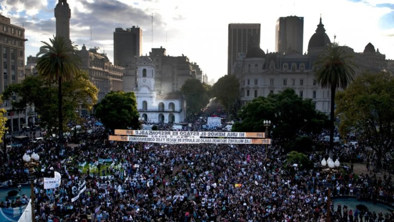 Miles de mujeres colmaron la Ciudad para reclamar medidas contra los femicidos