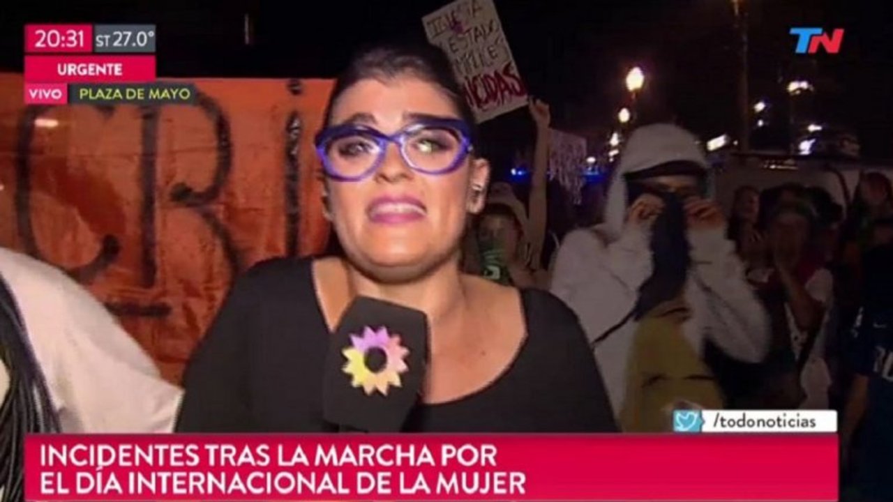El incómodo momento de una movilera de TN en la marcha
