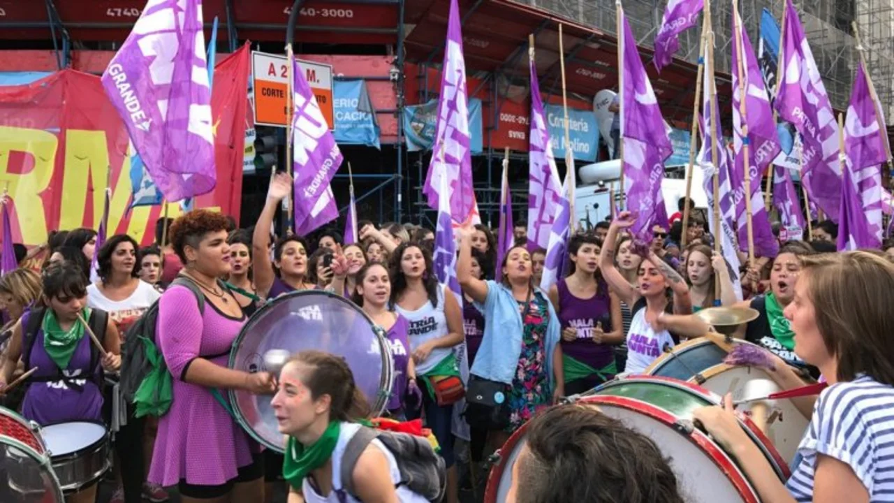 El canto en la marcha de las mujeres dedicado a la CGT por el paro frustrado