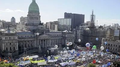 El Gobierno reglamentó la Emergencia Social y las organizaciones levantaron la marcha El Gobierno reglamentó la Emergencia Social y las organizaciones levantaron la marcha