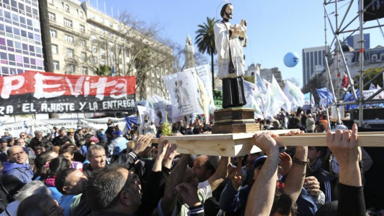 La dura advertencia de la CTEP: "Que el Gobierno prepare el helicóptero"
