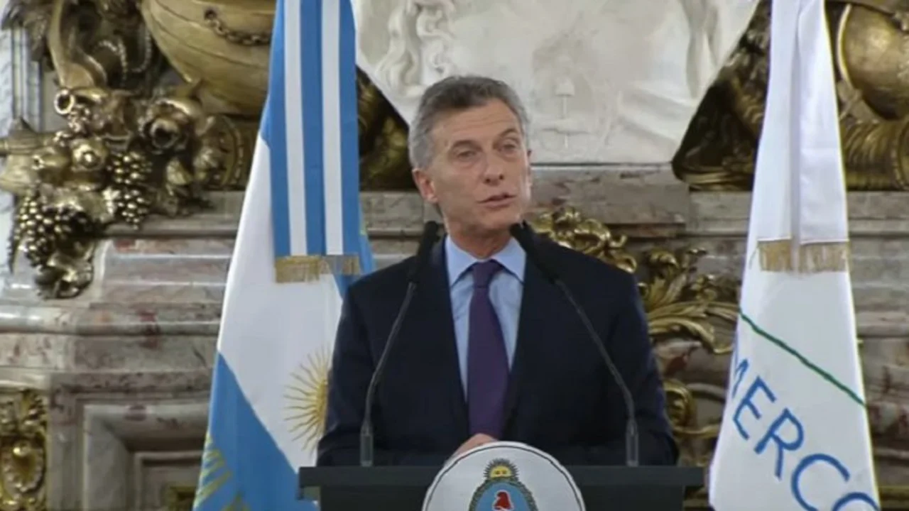 Macri prometió "un millón de nuevos vehículos" y "30 mil puestos de trabajo"