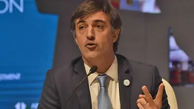 Escándalo: la periodista de Clarín que atacó la lucha docente con una perversa nota trabajaba para Esteban Bullrich Escándalo: la periodista de Clarín que atacó la lucha docente con una perversa nota trabajaba para Esteban Bullrich