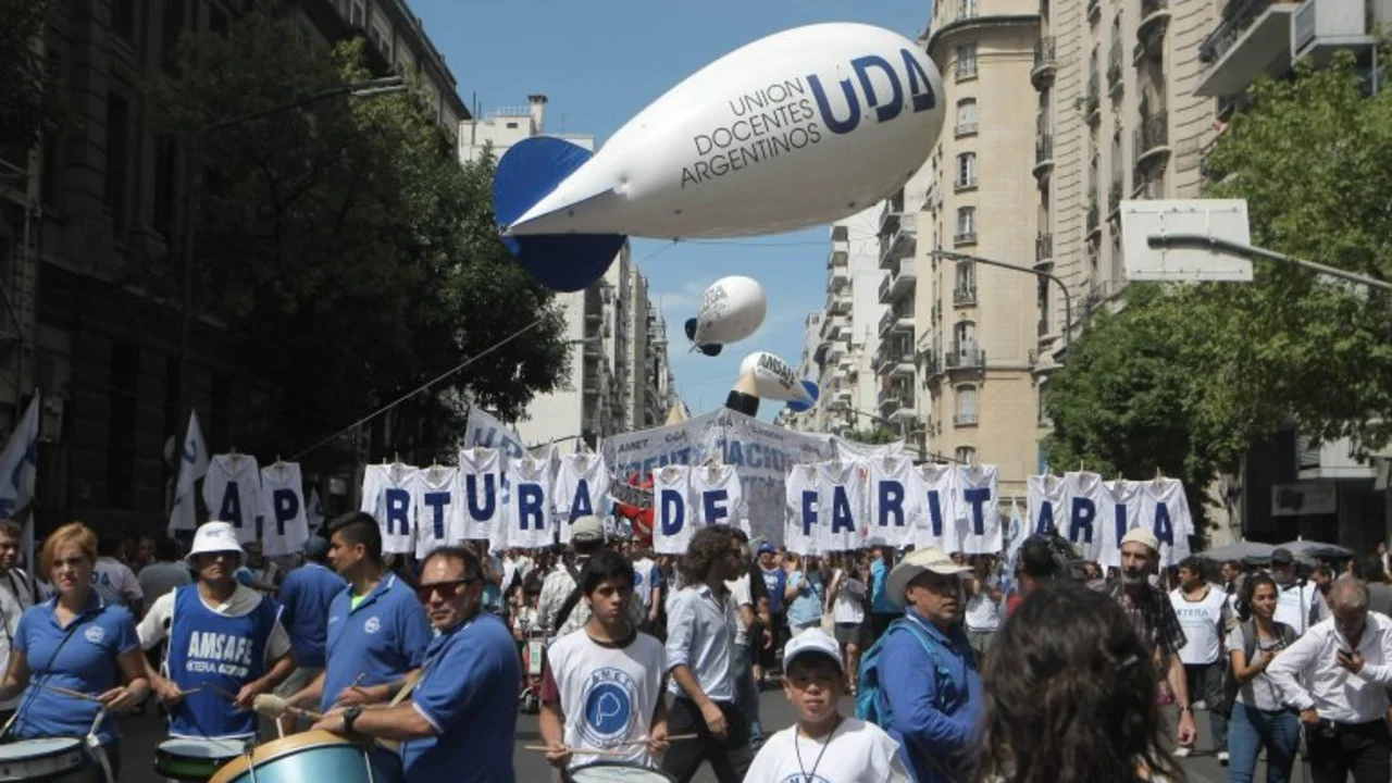 Arrancó el paro nacional docente y no habrá clases hasta la semana próxima