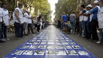 El vergonzoso editorial de la Nación que reivindica la teoría de los dos demonios El vergonzoso editorial de la Nación que reivindica la teoría de los dos demonios