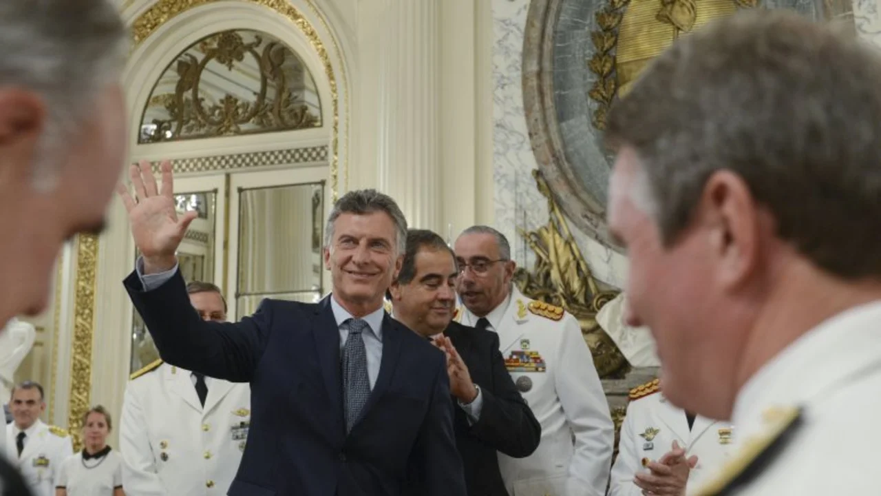 El Gobierno recortó en el Ministerio de Defensa la mitad de lo que quiere gastar en las armas