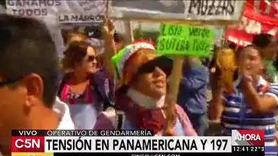Tensión en Panamericana con la Gendarmería y docentes Tensión en Panamericana con la Gendarmería y docentes