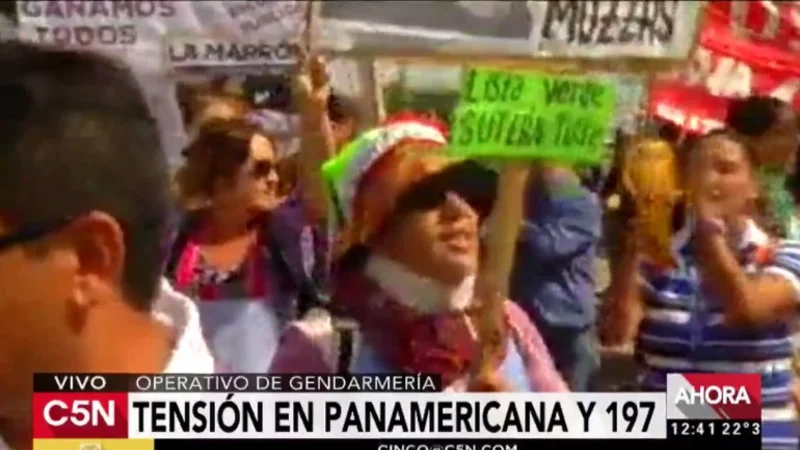 Tensión en Panamericana con la Gendarmería y docentes