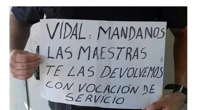 La original respuesta de una docente a la amenaza de un Policía contra el paro La original respuesta de una docente a la amenaza de un Policía contra el paro