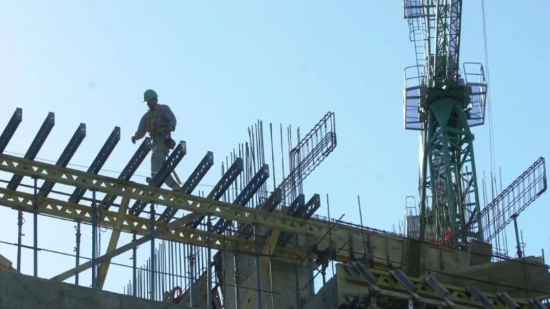 La construcción cayó 3,4% en febrero