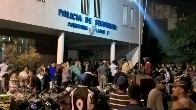 Denuncian represión de la Policía en un comedor comunitario de Lanús