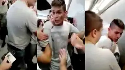 Policías de civil detuvieron a un joven en el subte: "Vos estabas vendiendo pañuelos" Policías de civil detuvieron a un joven en el subte: "Vos estabas vendiendo pañuelos"