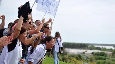 El mal momento de Peña, que huyó cuando docentes le reclamaron por la paritaria El mal momento de Peña, que huyó cuando docentes le reclamaron por la paritaria