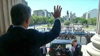 Macri saludó a un "pueblo ausente" en el Congreso y estallaron las redes Macri saludó a un "pueblo ausente" en el Congreso y estallaron las redes