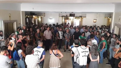 En medio del discurso de Macri, Dujovne despidió a 120 trabajadores En medio del discurso de Macri, Dujovne despidió a 120 trabajadores