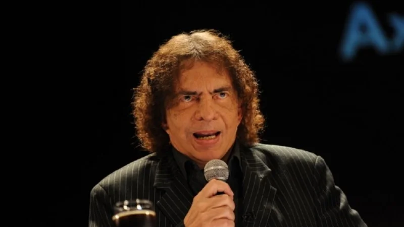 Alejandro Dolina tocó el hit del verano
