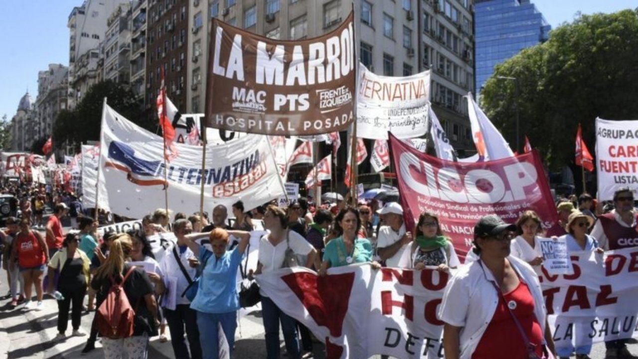 Trabajadores del Posadas y del INTI marcharon en contra de los despidos