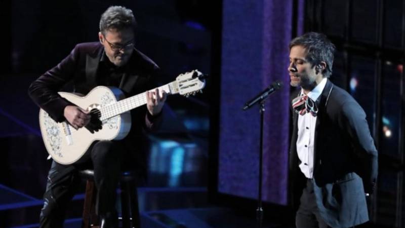 Gael García Bernal desafinó en los premios Oscars