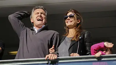 La hinchada de Banfield es la primera en tapar a los que cantaban contra Macri La hinchada de Banfield es la primera en tapar a los que cantaban contra Macri