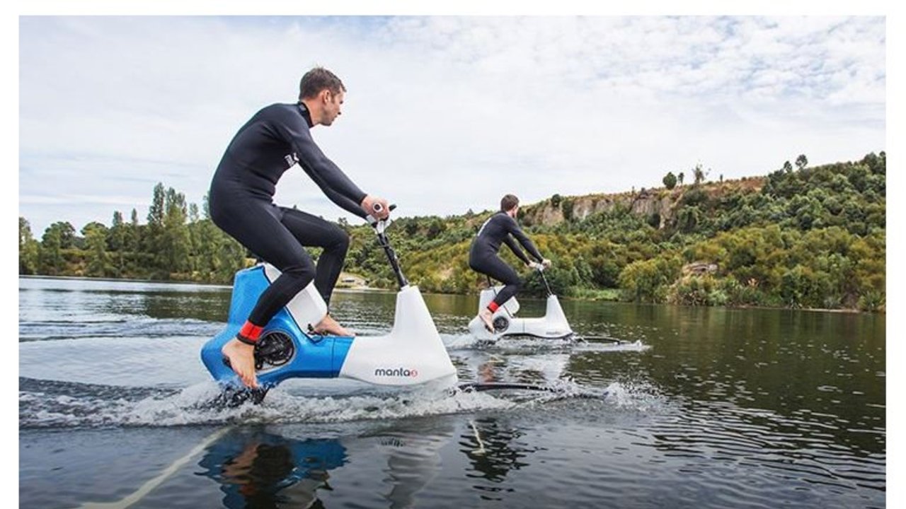 Inventan una bicicleta para andar en el agua