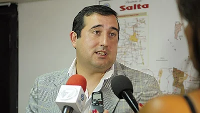 Salta: la explicación del Gobierno tras el episodio del helicóptero que arrojó comida Salta: la explicación del Gobierno tras el episodio del helicóptero que arrojó comida