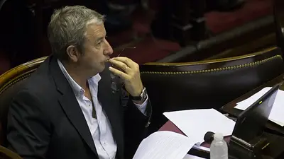 La inesperada confesión de Cobos sobre la 125 y el guiño a CFK por su ausencia al Congreso La inesperada confesión de Cobos sobre la 125 y el guiño a CFK por su ausencia al Congreso