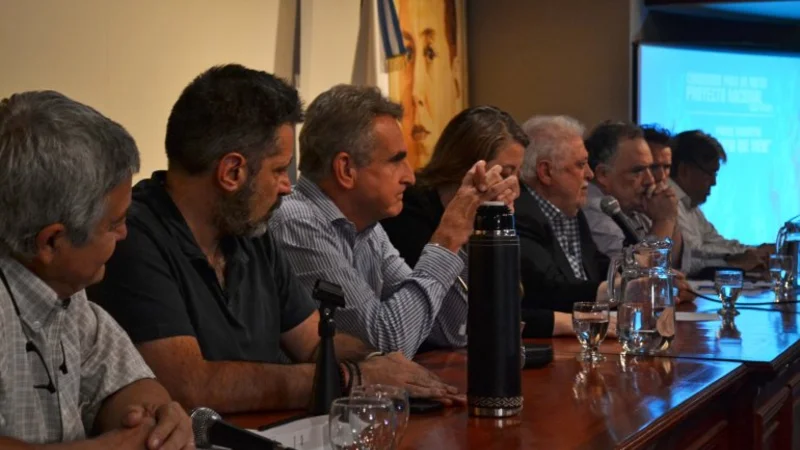 Rossi: "Desde el FIT hasta el Frente Renovador, son todos posibles compañeros"