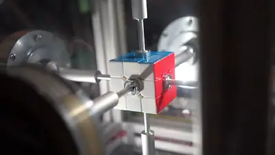 VIDEO: Un robot resolvió el cubo Rubik en 0,38 segundos y batió un record VIDEO: Un robot resolvió el cubo Rubik en 0,38 segundos y batió un record